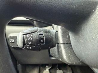 Citroën C3 1.2 Feel AIRCO NAVI PDC NL AUTO picture 19