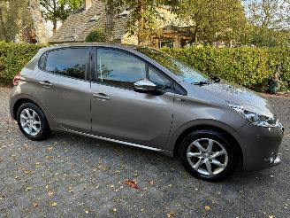 Schadeauto Peugeot 208 1.2 Style 5DRS NAVI AIRCO 2015/1