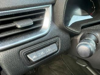 Renault Clio 1.0 Intens navi pdc picture 15