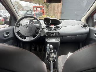 Renault Twingo 1.2 AIRCO CRUISE CENTRAAL picture 16