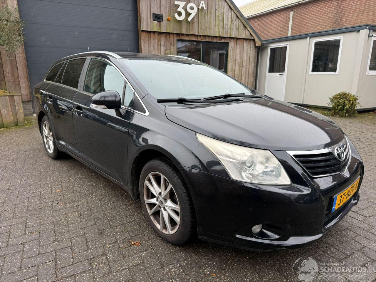 Toyota Avensis 1.8 VVTI  AUT LEER NAVI CAMERA