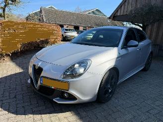 krockskadad bil auto Alfa Romeo Giulietta 1.4 TUBRO 170PK SUPER RACE AUTOMAAT LEER 2017/9