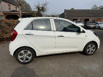 Kia Picanto 1.0 5DRS AIRCO NAVI NAP picture 8