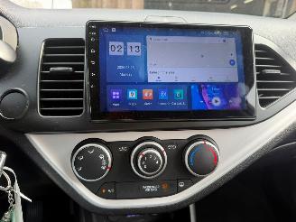 Kia Picanto 1.0 5DRS AIRCO NAVI NAP picture 19