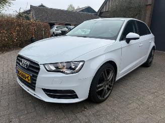 krockskadad bil auto Audi A3 SPORTBACK 1.4 NL AUTO NAVI 2015/12