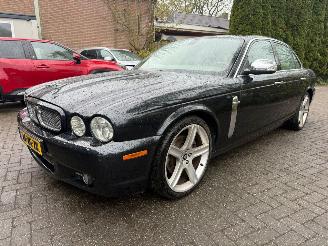 uszkodzony samochody osobowe Jaguar XJ 2.7D V6 AUT LEER NL 2008/2