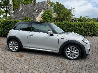Mini Cooper 1.5 JWC PAKKET NL NAVI AIRCO LUXE UITVOERING picture 4