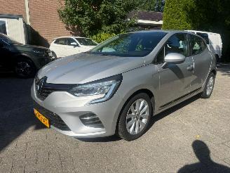 Damaged car Renault Clio 1.0 TCE BI-FUEL ZEN 2020/8