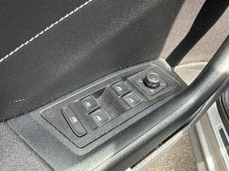 Volkswagen T-Roc 1.5 TSI R-LINE AUTOMAAT NIEUWSTAAT picture 18
