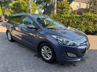 Vaurioauto  passenger cars Hyundai I-30 1.6GDI AIRCO NAVI PDC 2013/1