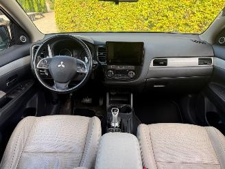 Mitsubishi Outlander 2.0 PHEV INSTYLE + LEER PANO picture 2