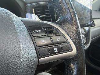 Mitsubishi Outlander 2.0 PHEV INSTYLE + LEER PANO picture 30