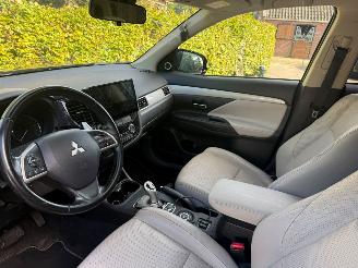 Mitsubishi Outlander 2.0 PHEV INSTYLE + LEER PANO picture 24