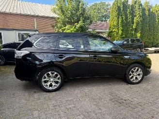Mitsubishi Outlander 2.0 PHEV INSTYLE + LEER PANO picture 10