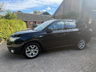 Mitsubishi Outlander 2.0 PHEV INSTYLE + LEER PANO picture 3