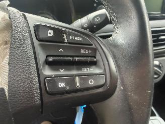 Hyundai I-10 1.0 NAP AIRCO SCHERM CRUISE picture 20