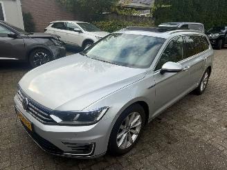 Unfallwagen Volkswagen Passat 1.4 TSI GTE HIGHLINE PANO 2015/11