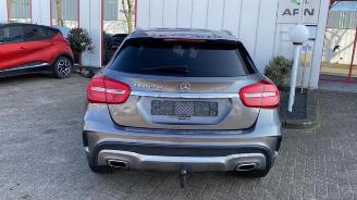 uszkodzony samochody osobowe Mercedes GLA  2015/5