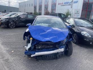 Damaged car Toyota Yaris Yaris III (P13), Hatchback, 2010 / 2020 1.5 16V Hybrid 2019/12