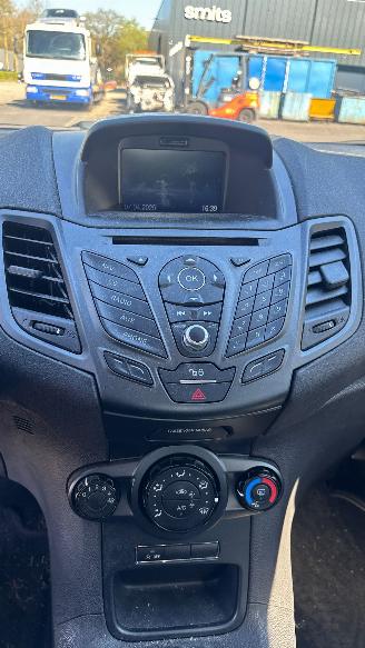 Ford Fiesta  picture 12