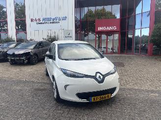 Vaurioauto  passenger cars Renault Zoé R240 INTENS 22KWH MET NIEUWE APK 2016/8