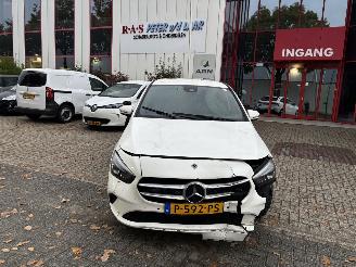 Vaurioauto  passenger cars Mercedes B-klasse B200 D 2022/5