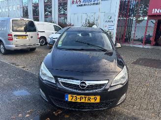 Damaged car Opel Astra SPORTS TOURER GEEN SCHADE 2011/3