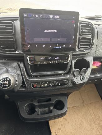 Peugeot Boxer 2.2 BLUEHDI 120 L3H2 3.3T picture 16