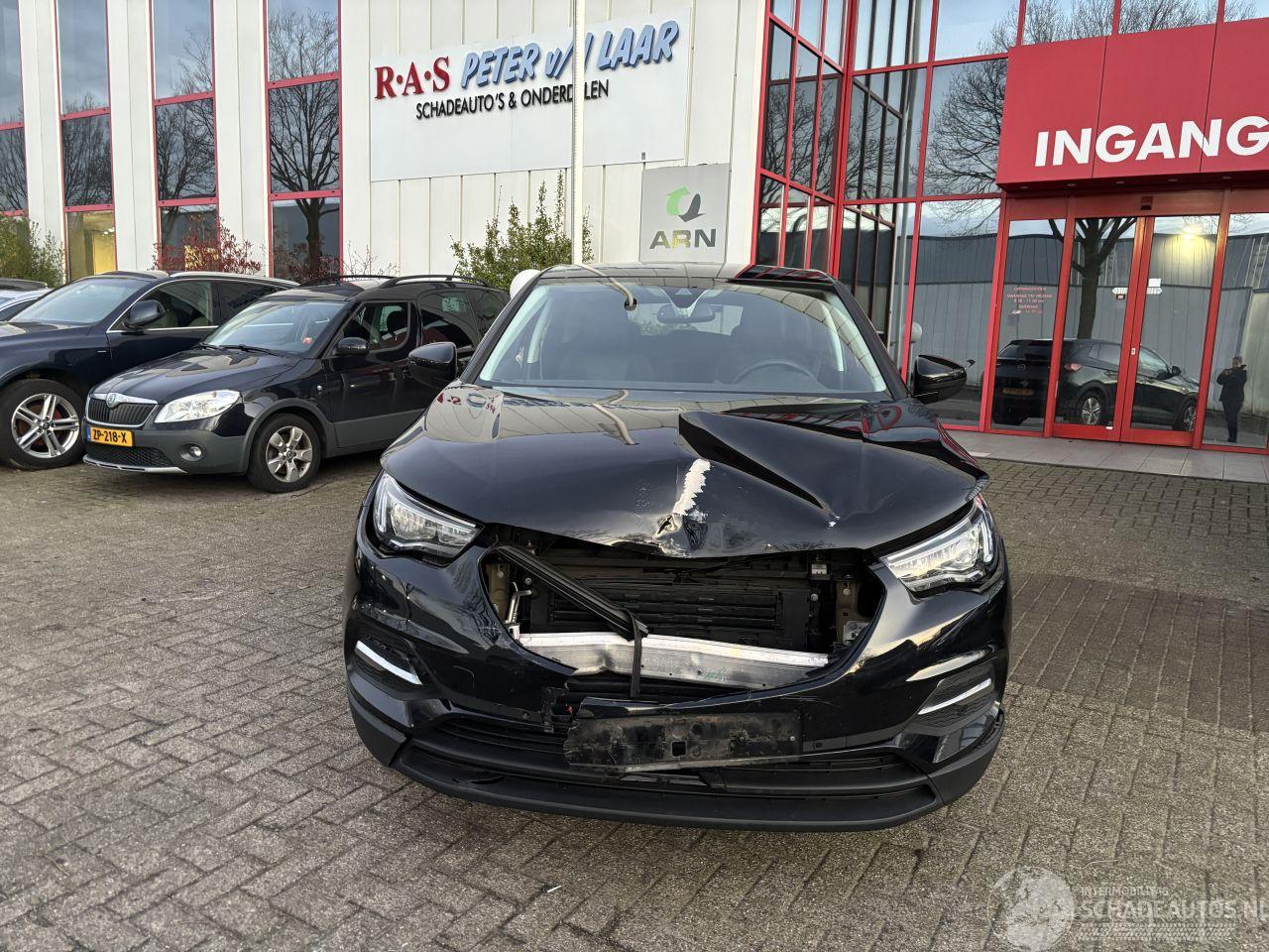 Opel Grandland X 1.2 TURBO EDITION