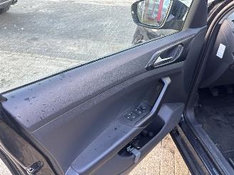 Volkswagen T-Cross 1.0tsi life picture 9