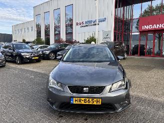 Vaurioauto  passenger cars Seat Leon ST1.6 TDI STYLE CONNEC 2016/1