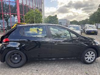 Peugeot 208 1.2 PT ALLURE picture 7