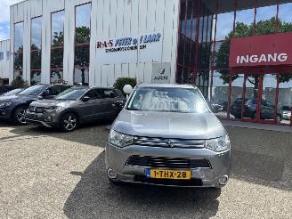 Unfallwagen Mitsubishi Outlander 2.0 PHEV INSTYLE 2014/2