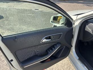 Mercedes A-klasse A180 1.6 90 KW super nette auto picture 13