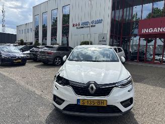 Damaged car Renault Arkana E-TECH  hybrid 145 evolution 2023/2