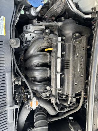 Kia Venga 1.4 CVVT X-ECUTIVE picture 16