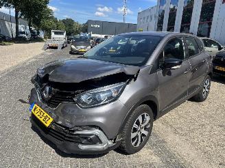 damaged passenger cars Renault Captur 0.9 TCe Limited 2018/6