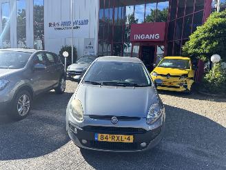 Schadeauto Fiat Punto 1.3d Multijet 2011/8