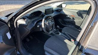 Peugeot 208 PureTech 75 Active picture 10