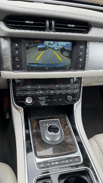 Jaguar XF 2.0D PORTFOLIO picture 15