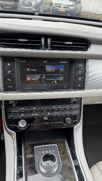 Jaguar XF 2.0D PORTFOLIO picture 14