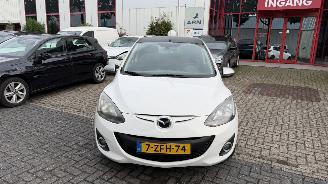 krockskadad bil auto Mazda 2 1.3 SILVER EDITION 2014/12
