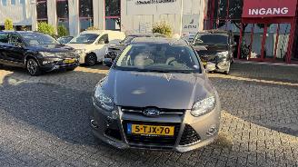 Unfallwagen Ford Focus III Turnier 1.0 EcoBoost 2014/2
