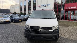 Vaurioauto  passenger cars Volkswagen Transporter 2.0 TDI 28 ECONOMY BUSINESS 2022/8