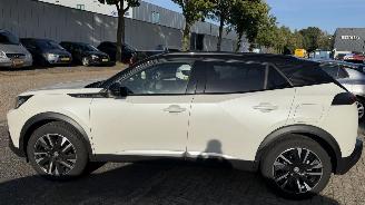 Peugeot 2008 1.2 PURETECH GT-LINE picture 3