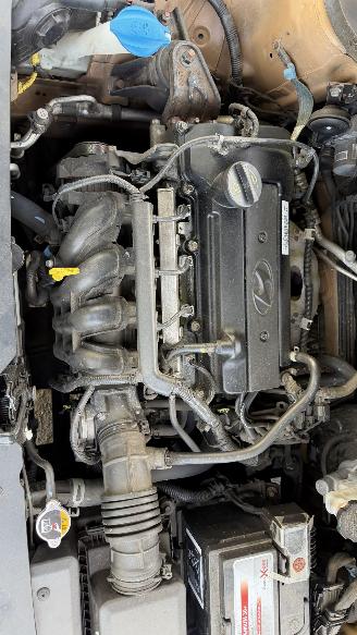 Hyundai I-20 1.2 HP I-MOTION PREMIUM picture 18