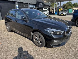 skadebil auto BMW 1-serie 118 I  Automaat  Advance 2024/4