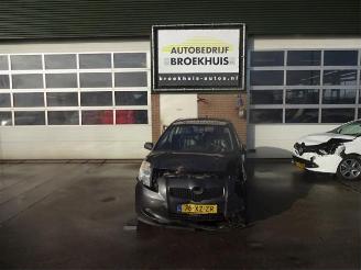 Salvage car Toyota Yaris Yaris II (P9), Hatchback, 2005 / 2014 1.3 16V VVT-i 2008/1