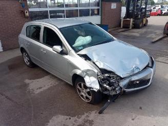Salvage car Opel Astra  2004/11