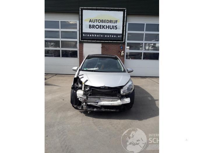 Toyota Yaris Yaris III (P13), Hatchback, 2010 / 2020 1.5 16V Hybrid